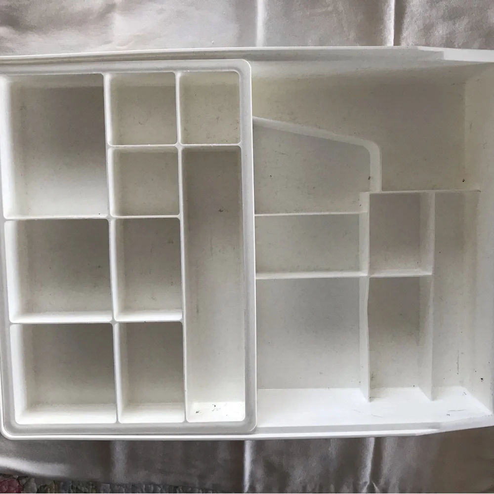 Drawer organizer. Toiletries, kitchen, office. 11” x 15”. 23 bins